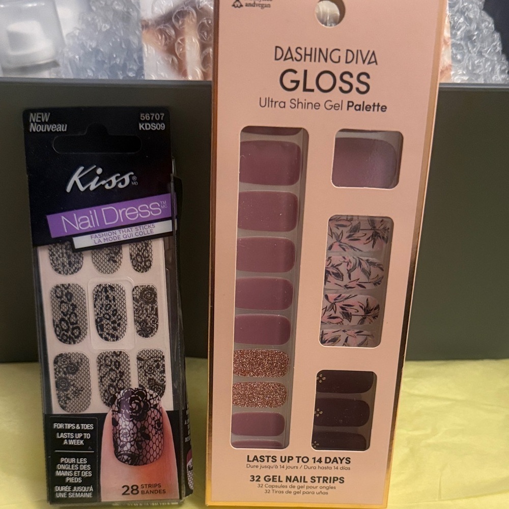 Dashing Diva Gloss Gel Nail Strips - 32 Count & KISS Nail Dress strips 28 Count